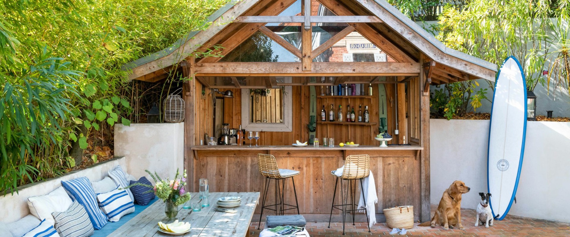 How to Incorporate a Bar Area on Your Patio for Outdoor Entertaining